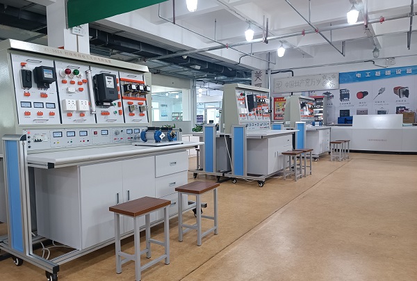 初級(jí)電工實(shí)訓(xùn)裝置